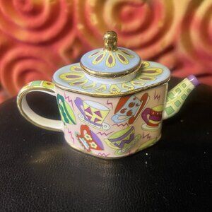 Miniature Teapot Porcelain Vivian Chan 2002 Pink  in 5x3x2 inches Decorative